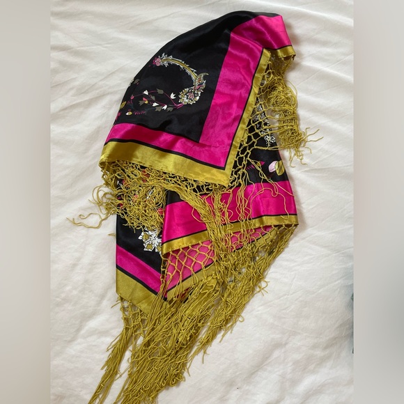 Scarf / Shawl - Picture 1 of 2